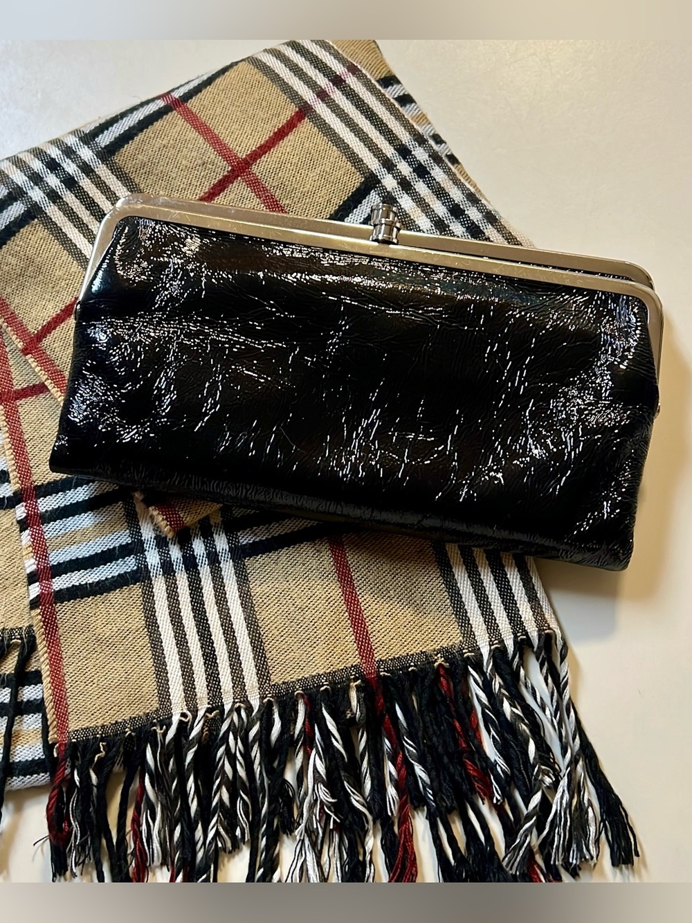 HOBO Lauren Black Patent Leather Kissed Lock Magnetic closure Big Wallet Clutch